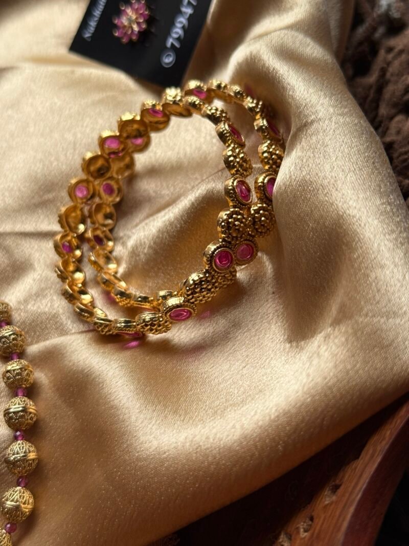 Antique gold combo single layer