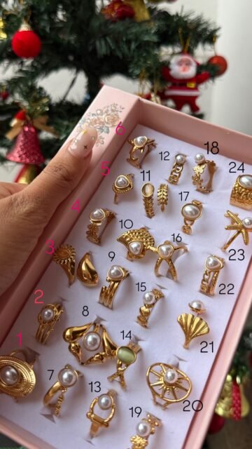 Pearl finger rings