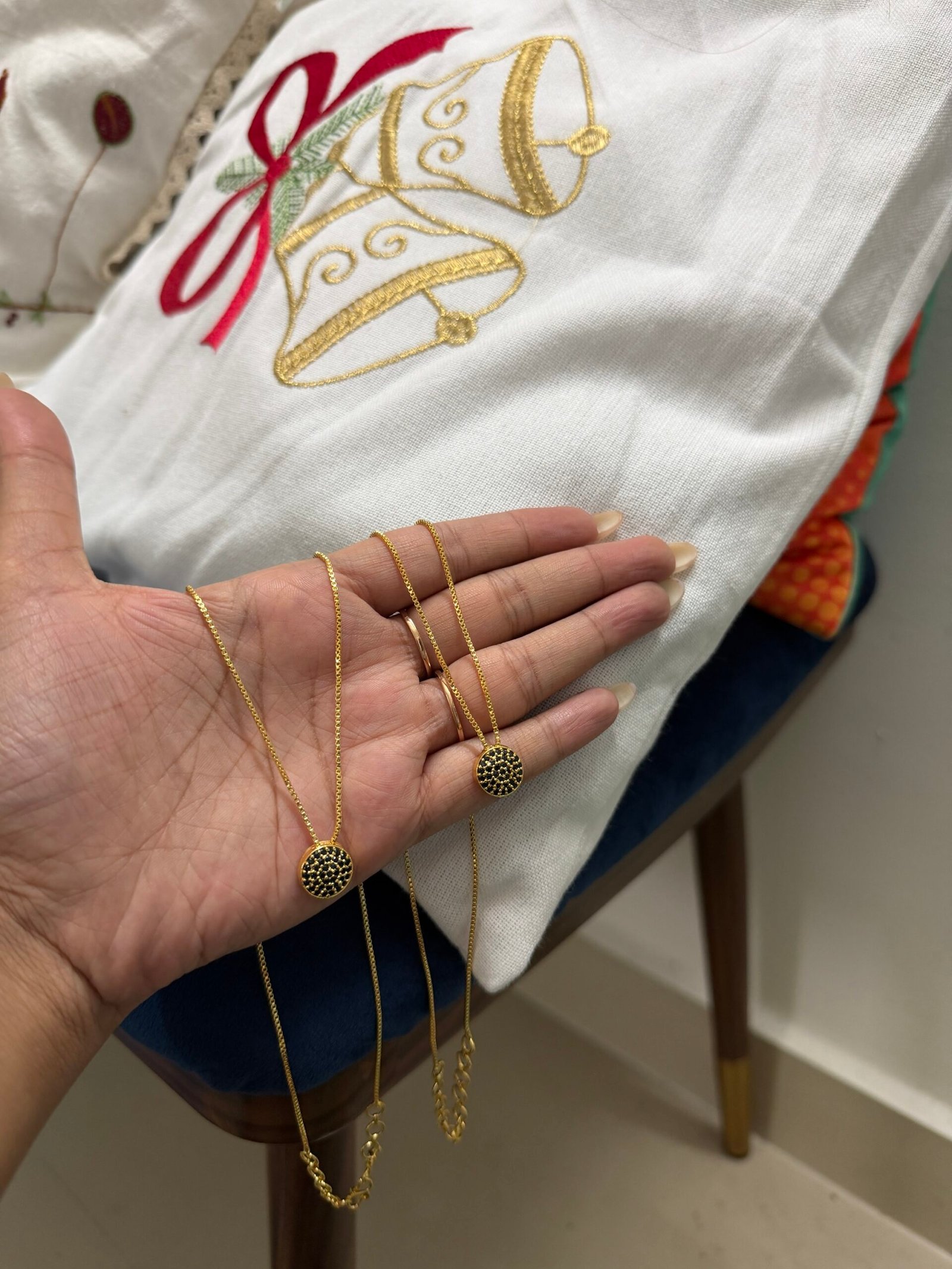 Black pendant with chain