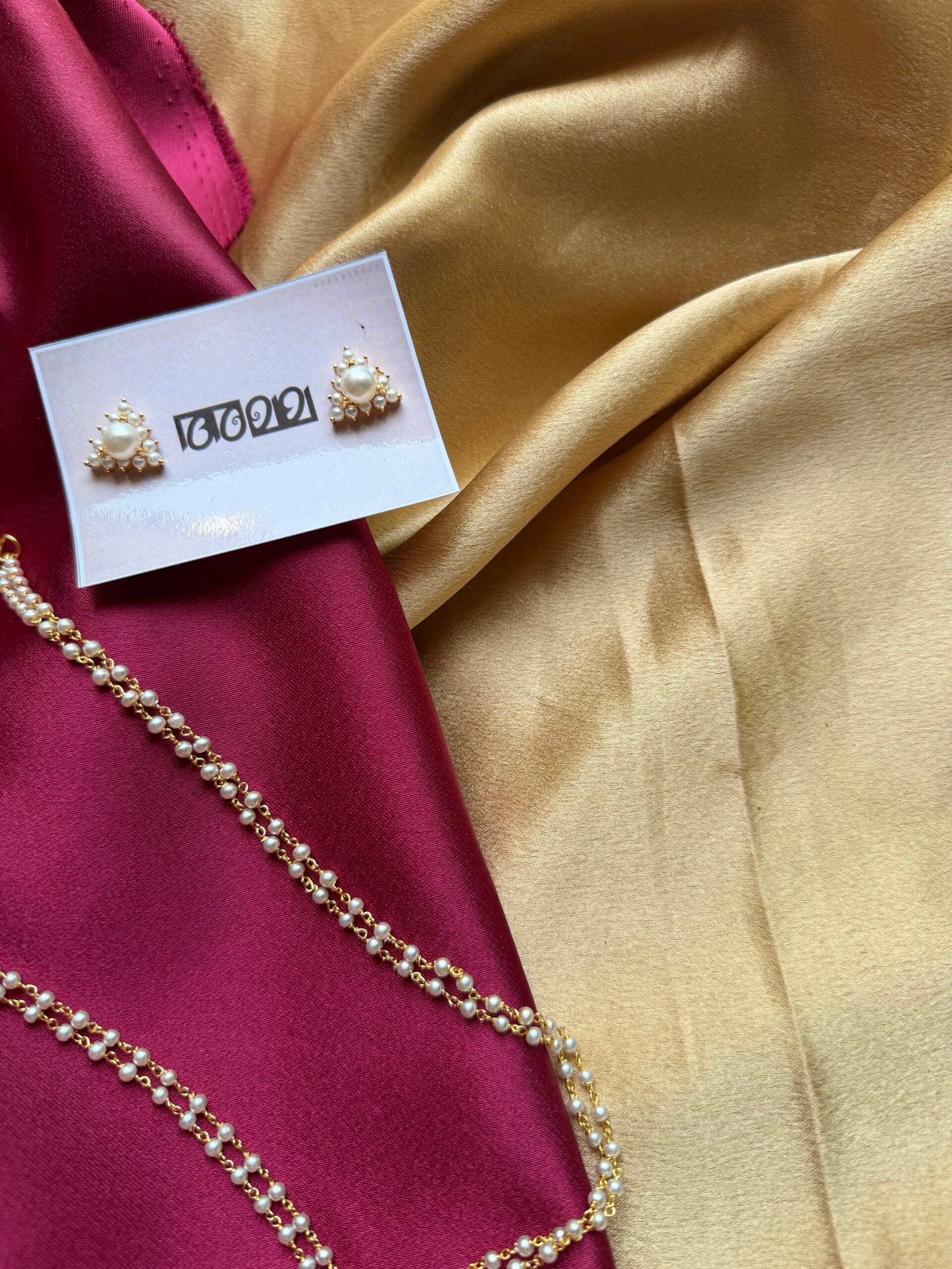 Pearl 2 layer triangle stud