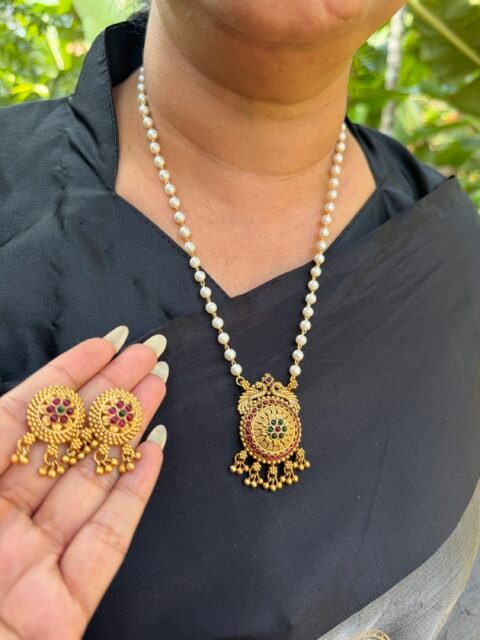 Pearl mala with pendant 2