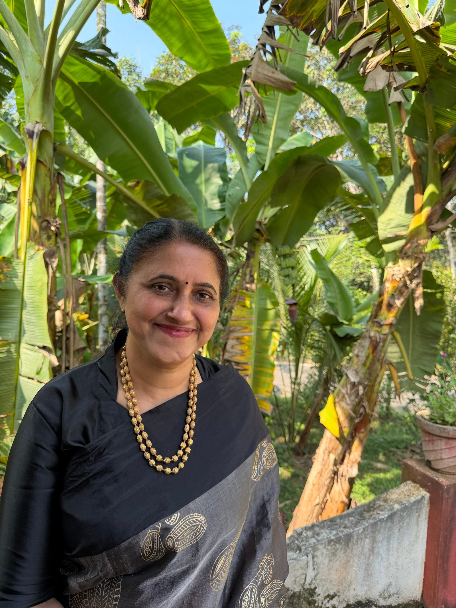 Antique gold oval 2 layer