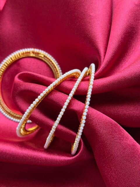 Pearl bangle (d)