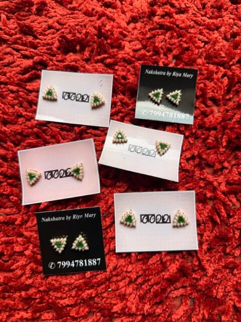 Triangle pearl stud