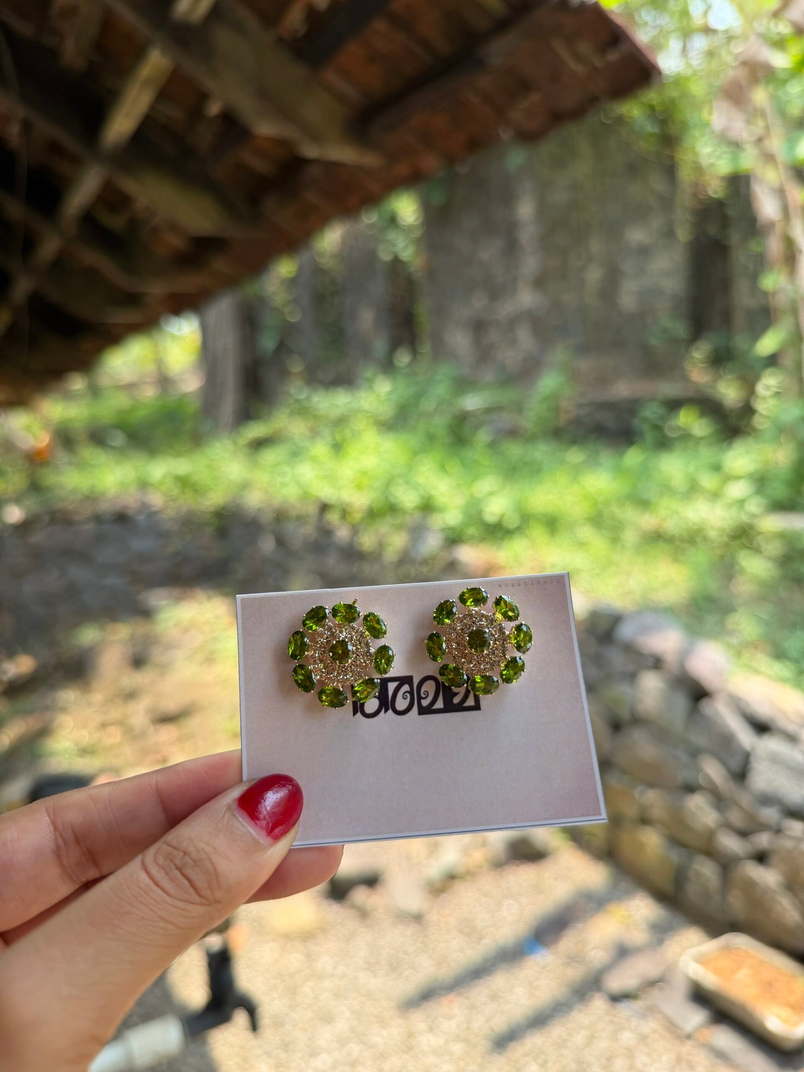Floral stud in AD stone