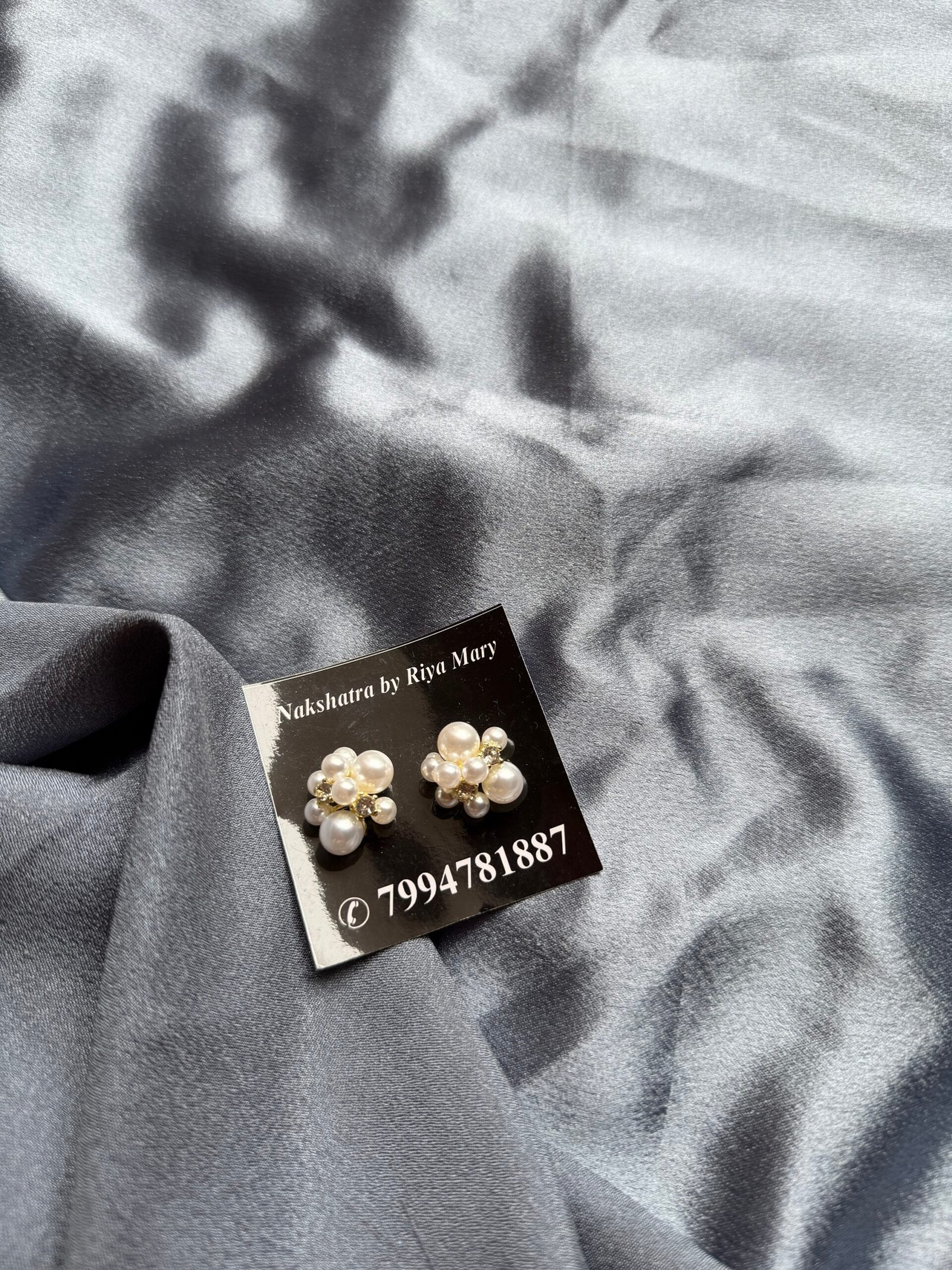 Cluster pearl stud (3 s)