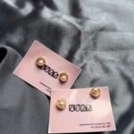 Shell pearl stud golden ( 3 s )