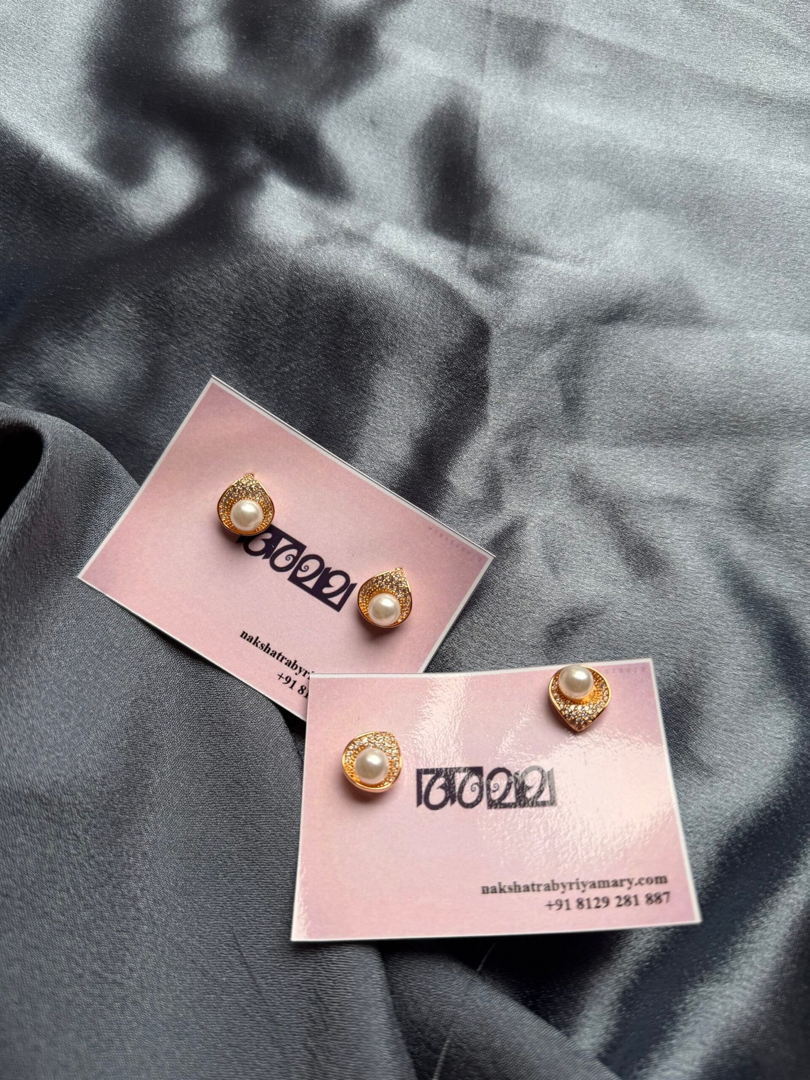 Shell pearl stud golden ( 3 s )