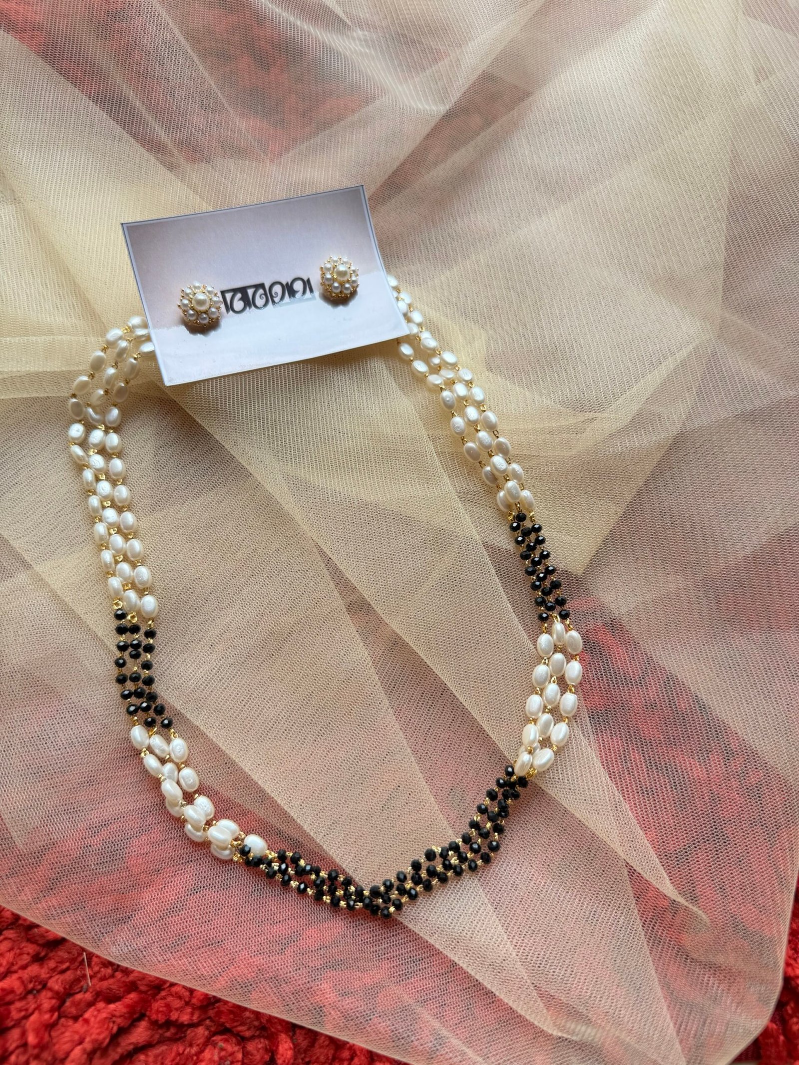 Pearl and black chain