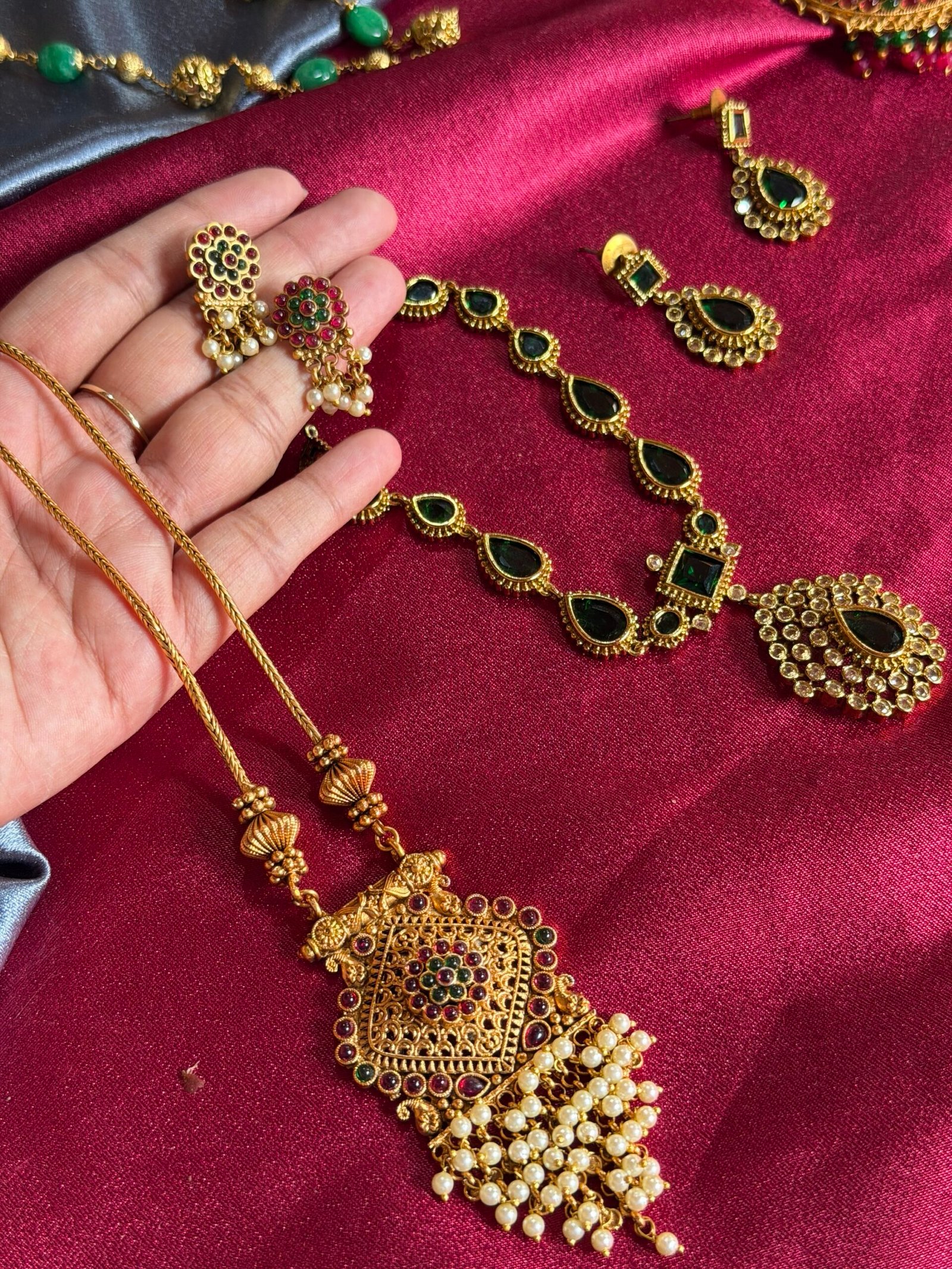 Pearl and antique gold pendant set