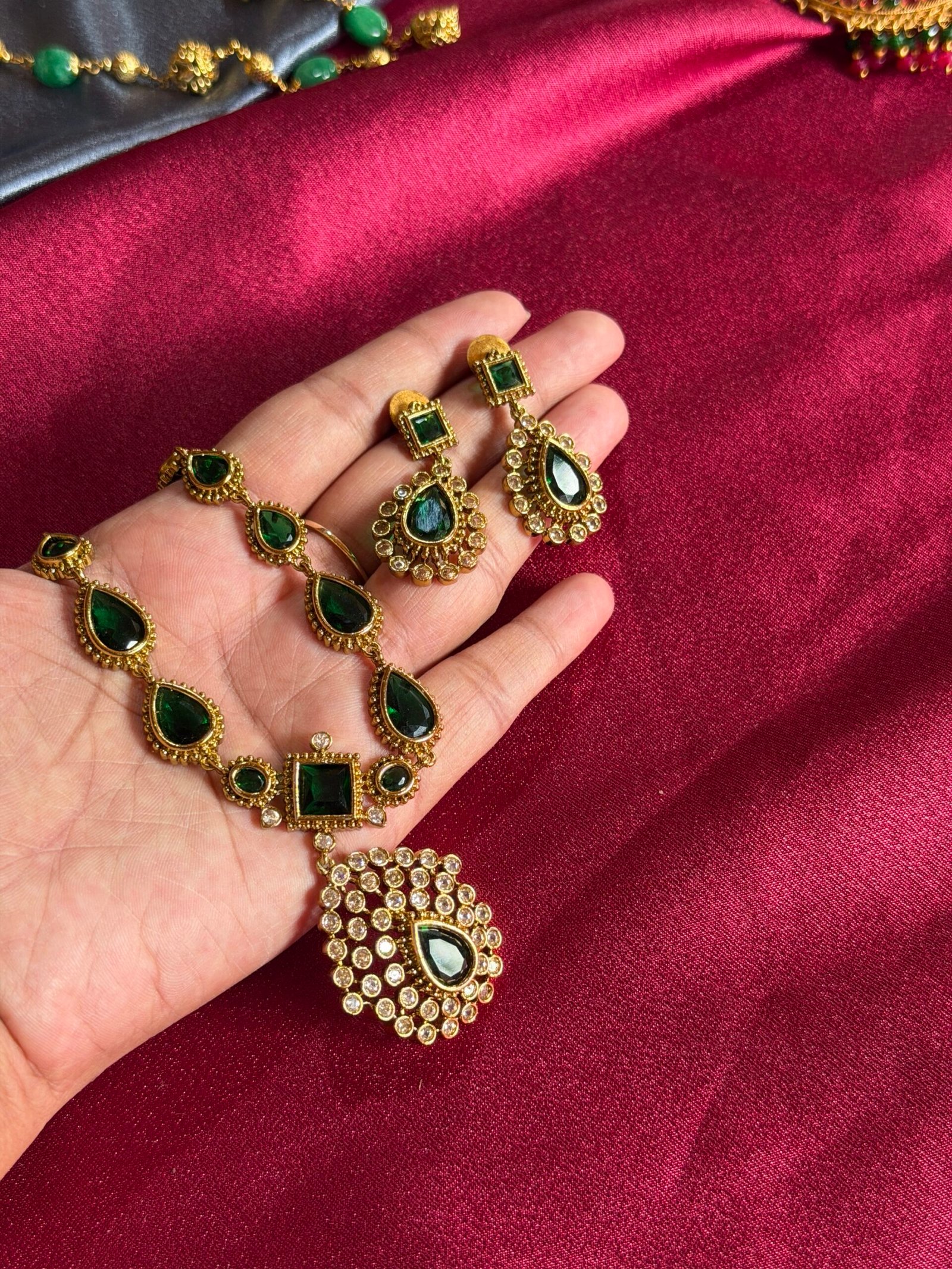 Green stone set