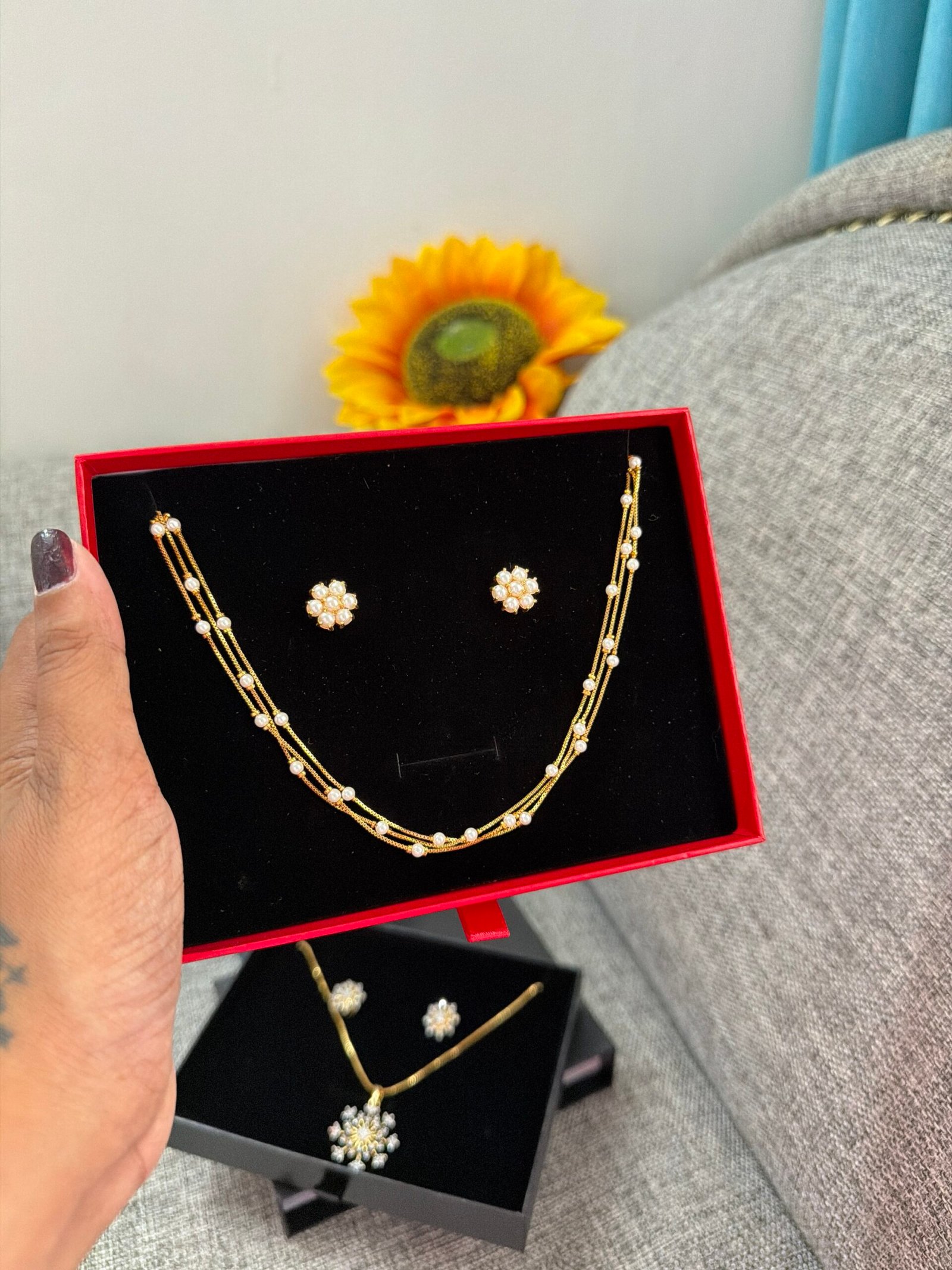 Gift combo of pearl set with 2 bangles