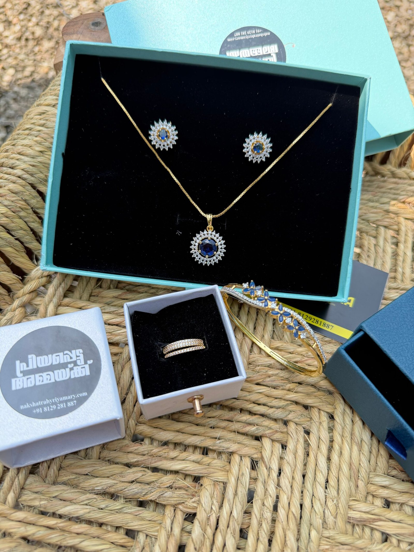 Diamond replica set (blue) variant (full)