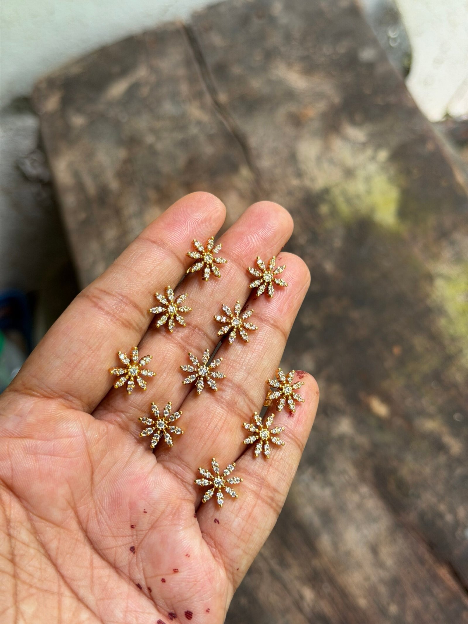 Starburst flower stud earrings
