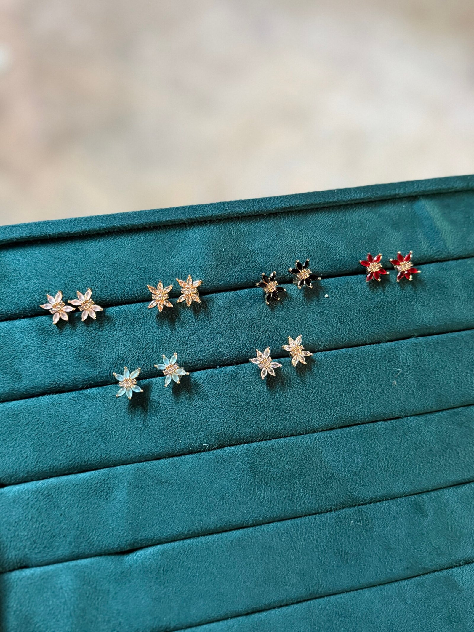Tiny bloom stud 🌸