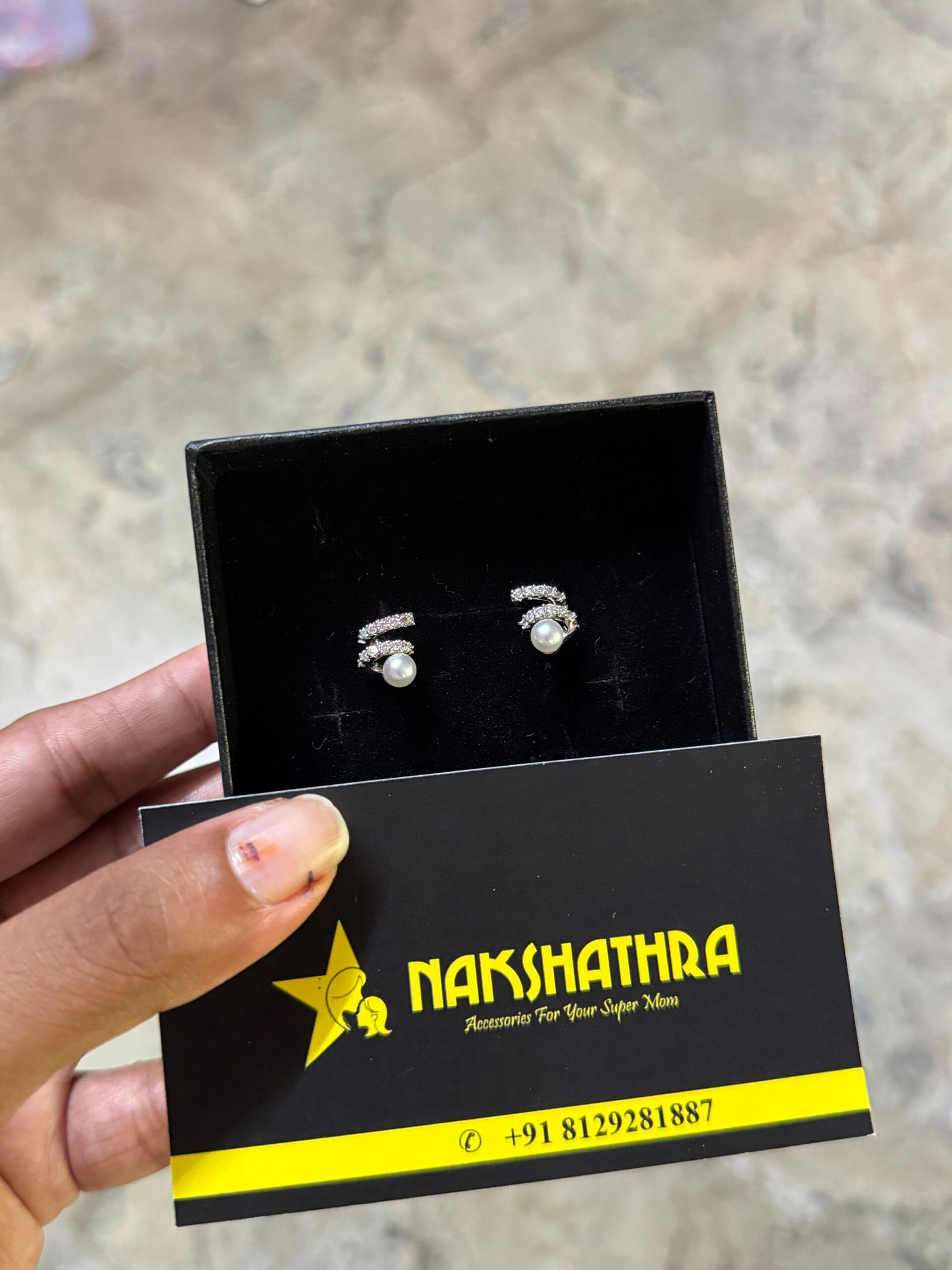 Silver pearl stud